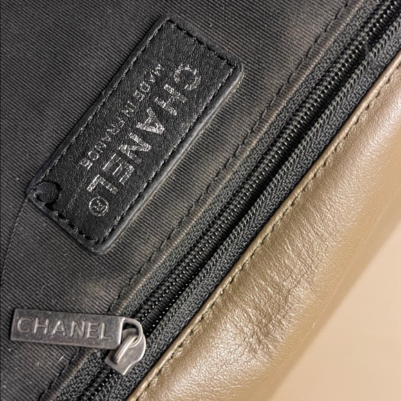 Authentic Chanel, please check all picture of condition - Picture 13 of 17